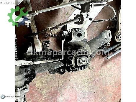 BMW 3 Serisi Ön Travers çıkma parça