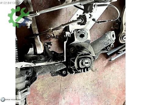 BMW 3 Serisi Ön Travers çıkma parça