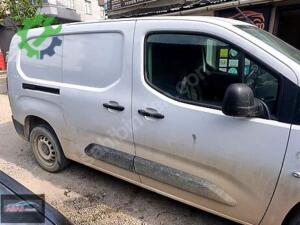 FİAT DOBLO ( 2023 ) SAĞ ARKA SÜRGÜLÜ KAPI ORJINAL ÇIKMA