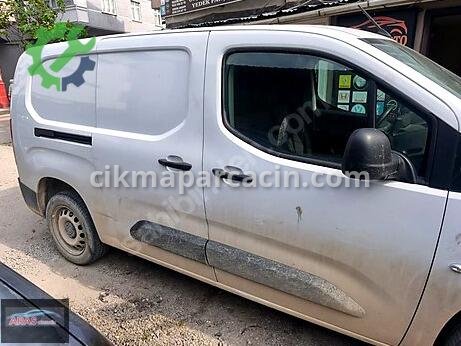 Fiat Doblo Sağ Ön Kapı çıkma parça
