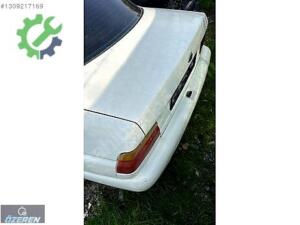 FORD ESCORT BAGAJ KAPAĞI ÖZEREN YEDEK PARÇA 05301368927