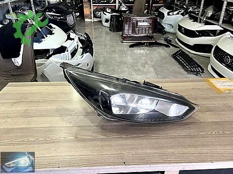 Ford Focus Sağ Ön Far çıkma parça