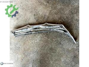 G30 CAM ÖNÜ IZGARASI MOTOR ARKA PLASTİĞİ 7340207