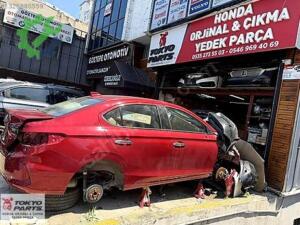 HONDA CİTY KIRMIZI SAĞ ÖN KAPI ORJİNAL HATASIZ