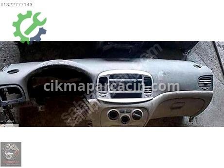 Hyundai Accent Era Torpido çıkma parça