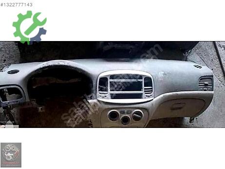 Hyundai Accent Era Torpido çıkma parça