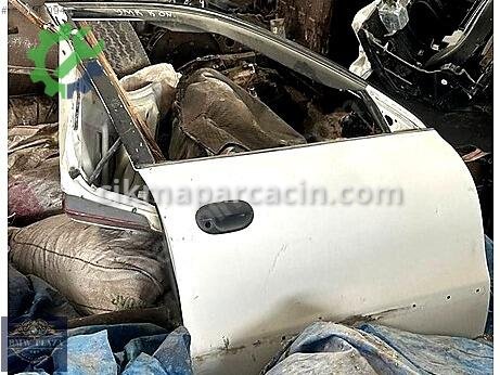 Hyundai Accent Sağ Ön Kapı çıkma parça