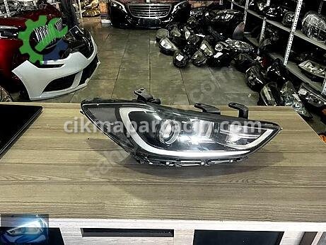 Hyundai Elantra Sağ Ön Far çıkma parça