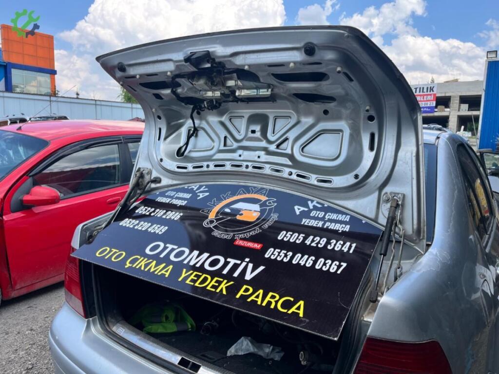 Volkswagen Bora Bagaj Kapağı çıkma parça