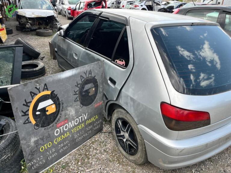 Peugeot 306 Sol Arka Çamurluk çıkma parça