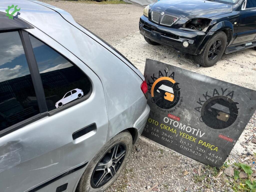 Peugeot 306 Sol Arka Çamurluk çıkma parça