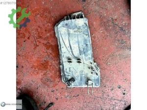MERCEDES W204 SİGORTA KUTUSU KAPAĞI