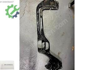 MOTOR BEŞİK ALT BAĞLANTI 8D0805851