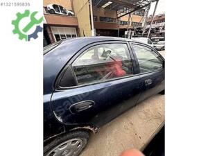 Mazda 323 sağ arka kapı