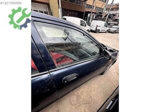 Mazda 323 sağ ön kapı