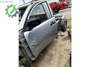 Mitsubishi L200 sol ön kapı az hasarlı