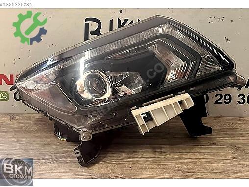 Nissan Navara Sağ Ön Far çıkma parça