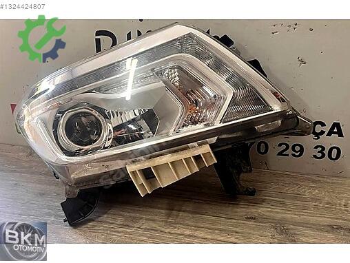 Nissan Navara Sağ Ön Far çıkma parça