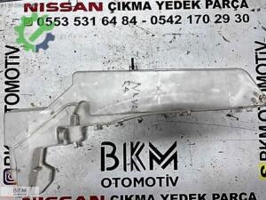 Nissan Navara Silecek Suyu Deposu Çıkma