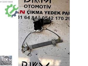 Nissan Qashqai Cam Krikosu Çıkma (2. Adet)