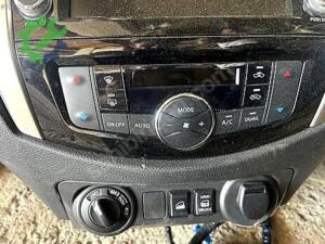 Nissan navara 4×4 klima kontrol paneli dijital orijinal