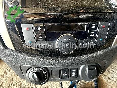 Nissan Navara Klima Kontrol Paneli çıkma parça