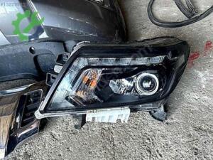 Nissan navara sağ ön far orijinal