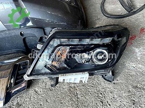 Nissan Navara Sağ Ön Far çıkma parça