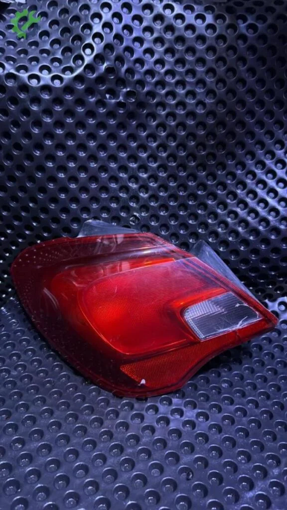 Opel Corsa Sol Dış Stop çıkma parça