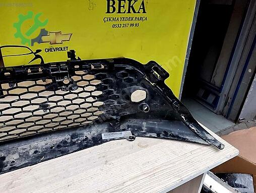 Opel Corsa Ön Panjur çıkma parça