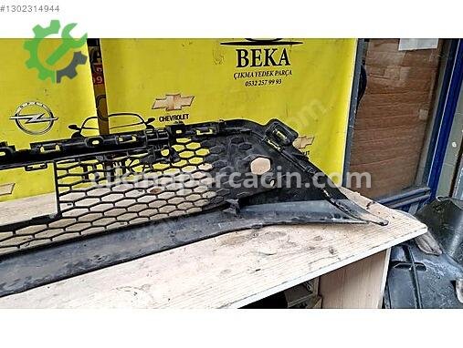 Opel Corsa Ön Panjur çıkma parça