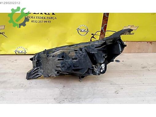 Opel Corsa Sağ Ön Far çıkma parça