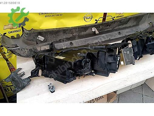 Opel Corsa Sağ Ön Far çıkma parça