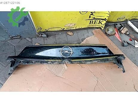 Opel Crossland X Ön Panjur çıkma parça