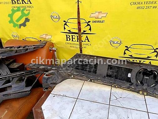 Opel Crossland X Ön Panjur çıkma parça