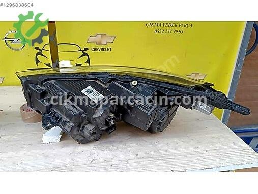 Opel Crossland X Sağ Ön Far çıkma parça