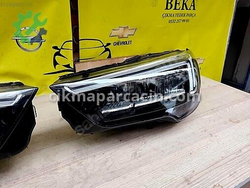 Opel Crossland X Sağ Ön Far çıkma parça