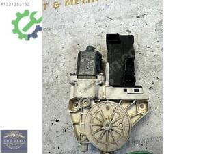PEUGEOT 407 SOL ÖN CAM MOTORU 1137328125
