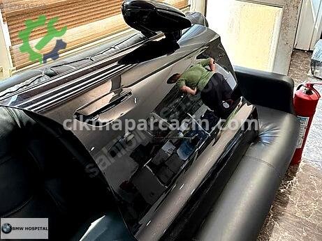 Porsche Taycan Sağ Ön Kapı çıkma parça