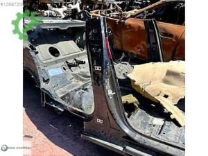 PORSCHE TAYCAN SAĞ ORTA DİREK SOL ORTA DİREK METALİK SİYAH