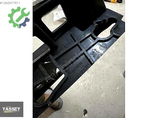 Peugeot 3008 Tampon Tutacağı çıkma parça