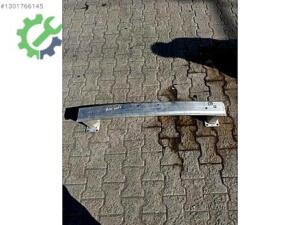 Peugeot 3008 ön tampon demiri