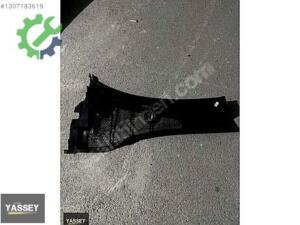 Peugeot 301 Ön Cam Izgarası Çıkma