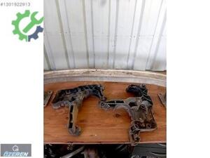 RENAULT MEGANE 2 ON TAMPON BRAKETLERI OZEREN YEDEK PARÇA