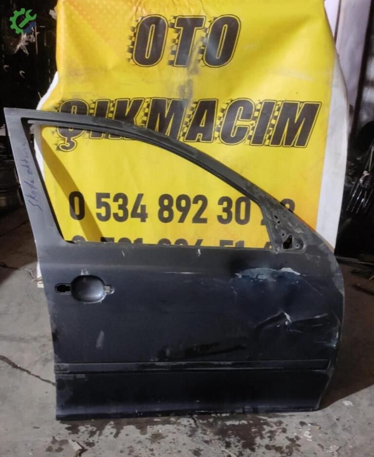 Skoda Octavia Sağ Ön Kapı çıkma parça