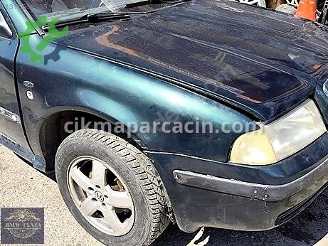 Skoda Octavia Sağ Ön Çamurluk çıkma parça