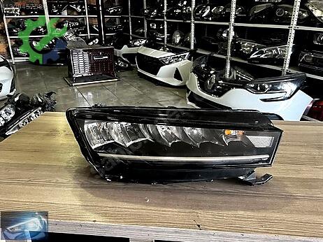 Skoda Octavia Sağ Ön Far çıkma parça