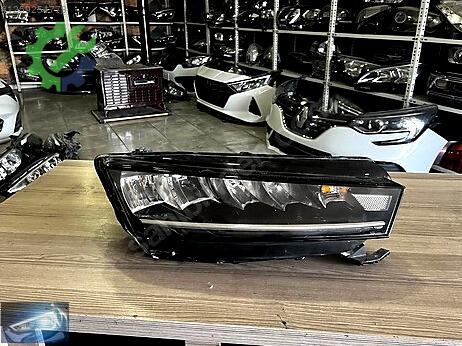 Skoda Octavia Sağ Ön Far çıkma parça