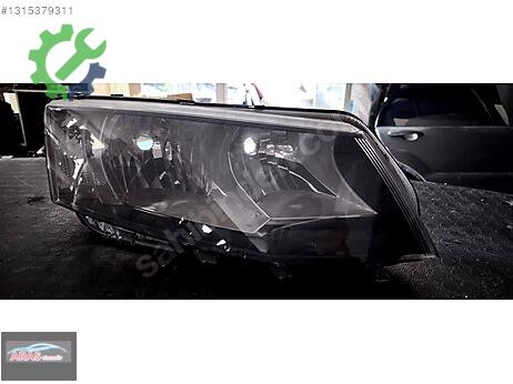 Skoda Octavia Sağ Ön Far çıkma parça