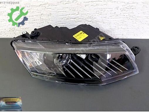 Skoda Octavia Sağ Ön Far çıkma parça